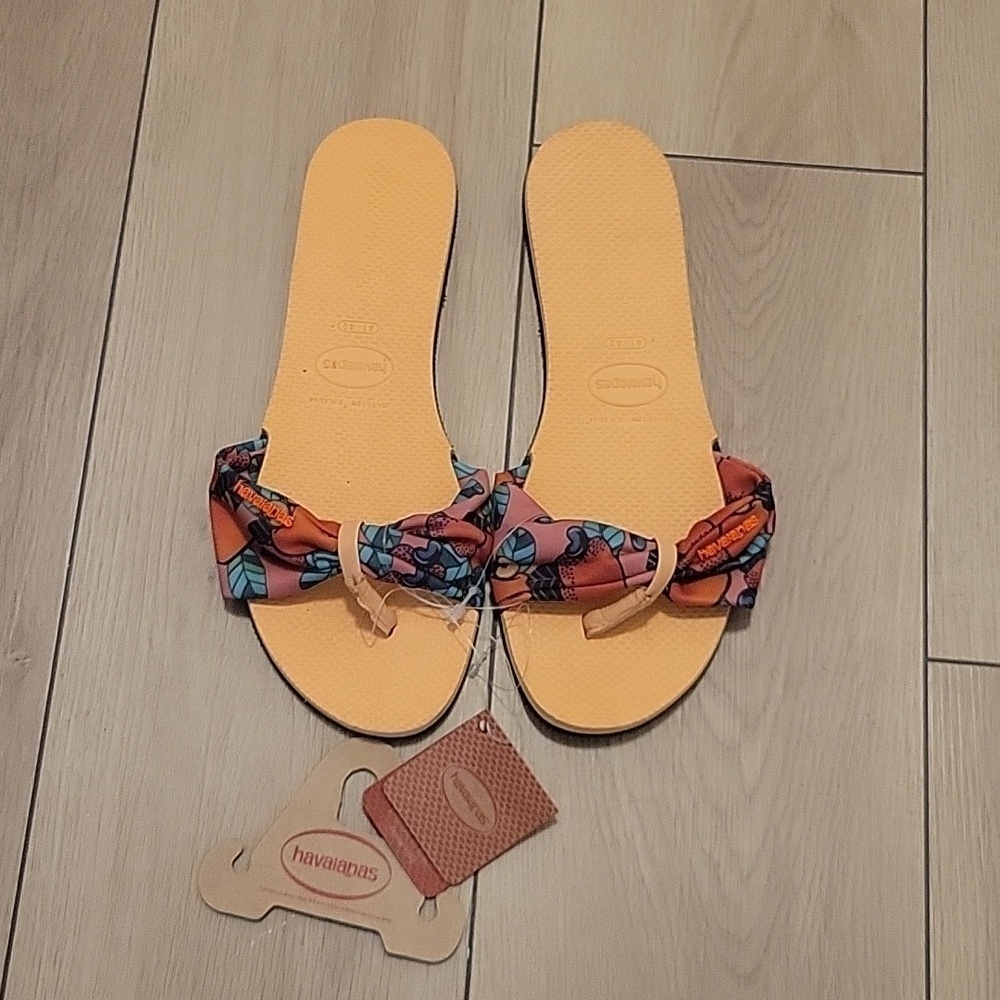 NWT Havaianas Women's Slim Flip Flop Sandals - Peach US 11/ 12